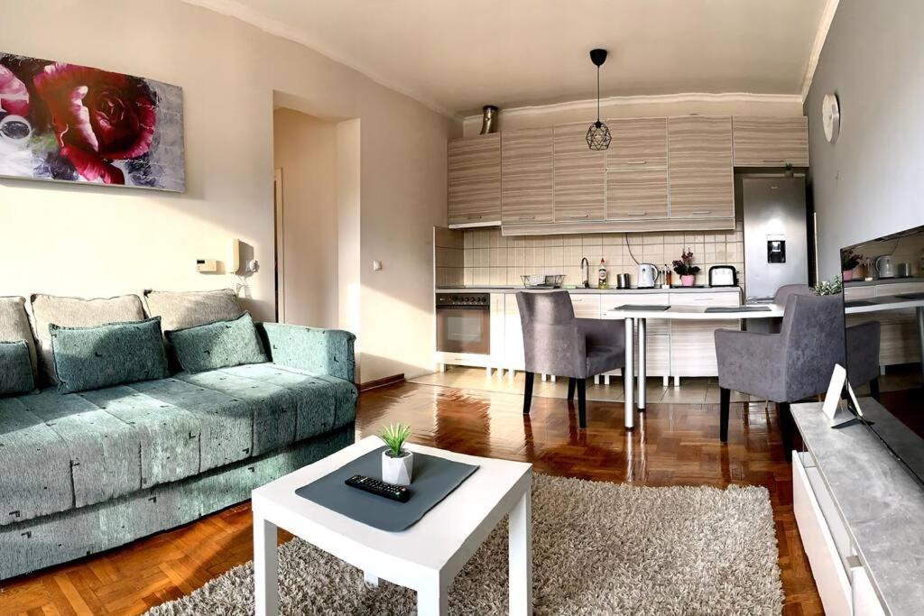 Sunkissed Apartment Beograd Bagian luar foto